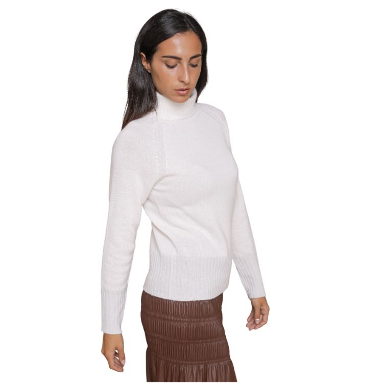 Cashmere blend coltrui met lurex draad op manchetten en rand