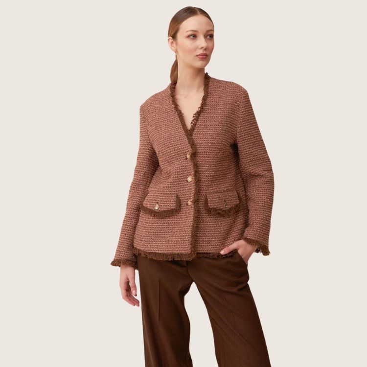 Elegante Italiaanse blazer met subtiele glans – drie knopen