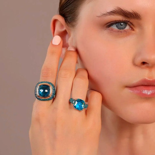 Bronzallure Milano Chevalier Ring met Blauwe Gem Prism & Pavé – Golden Rosé